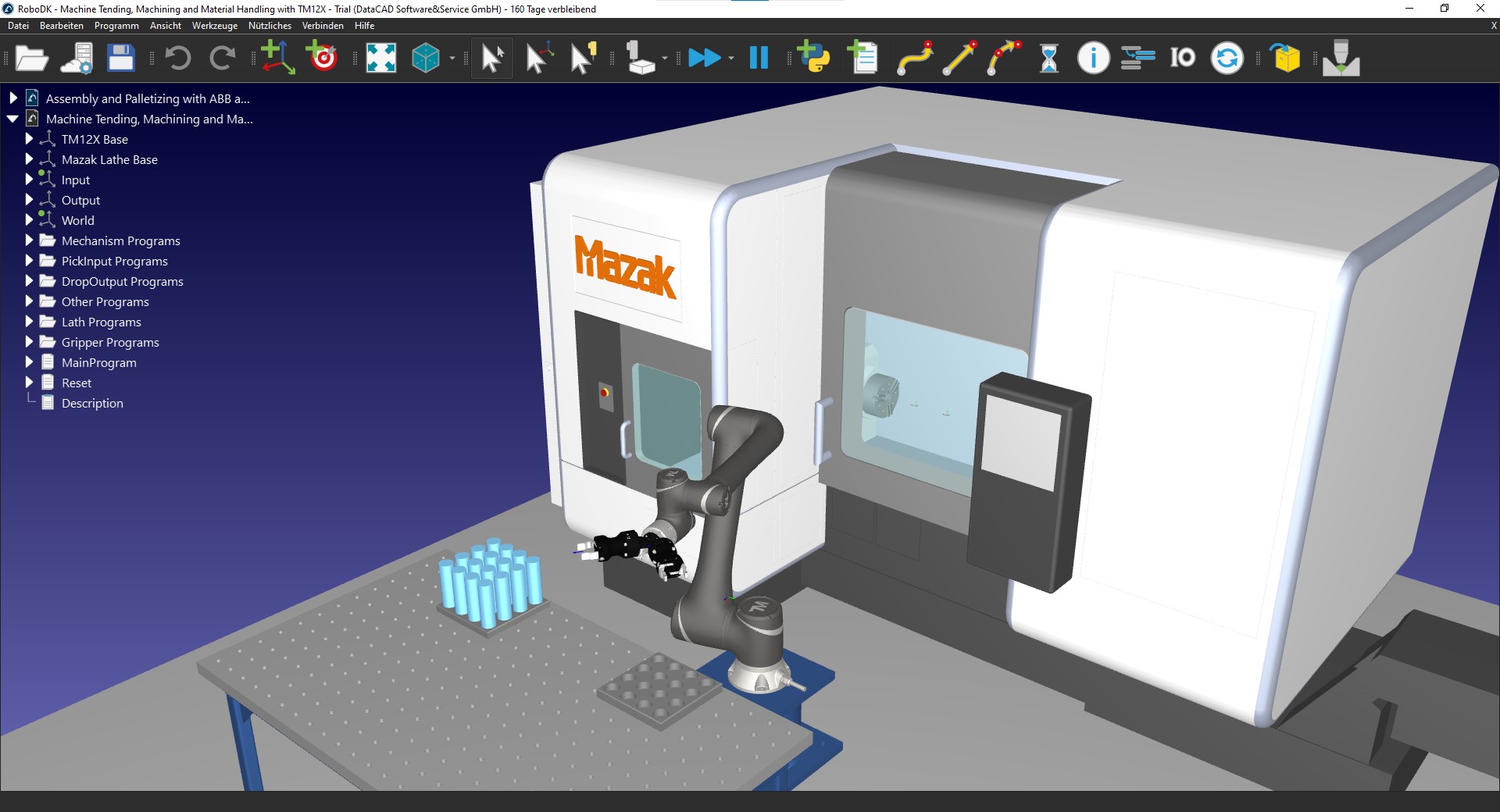 CNC-Maschine mit Roboterbeschickung und angebundenem Förderband in der Fertigung